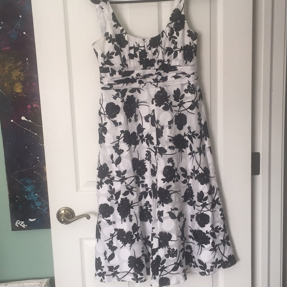 Black and white floral dress - Picture 2 of 5
